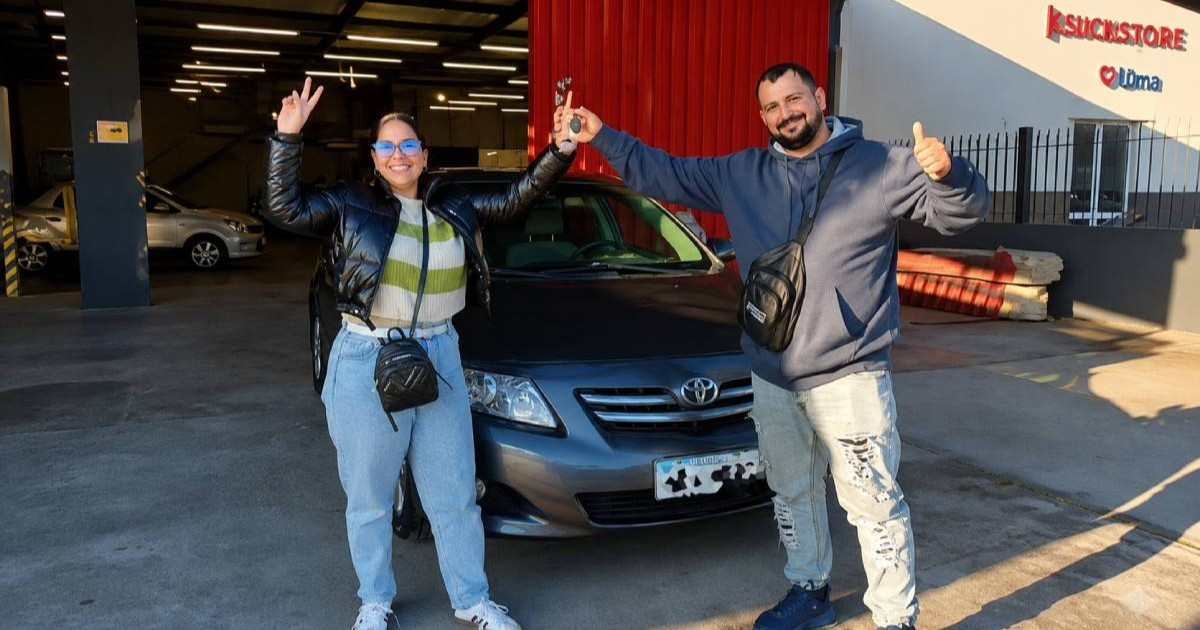 Cuban Couple Celebrates Milestone with First Car Purchase in Uruguay: "Dreams Do Come True"