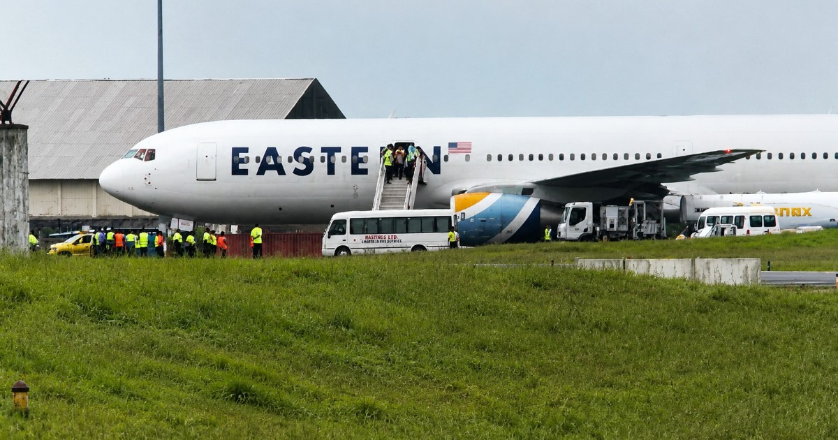 Four Cuban Men Among Deportees Refusing to Leave Plane in Liberia, Sent to Equatorial Guinea