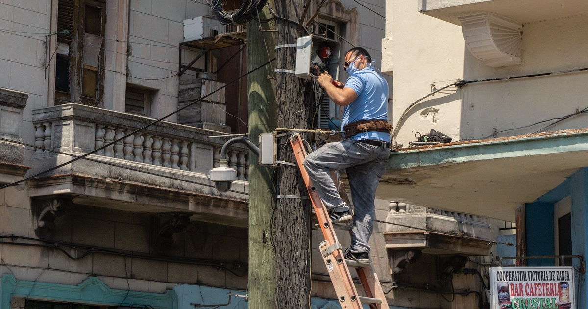 Attorney Alain Espinosa Accuses Cuban Regime of Blocking Cell Signals to Suppress Protests Without Being Filmed