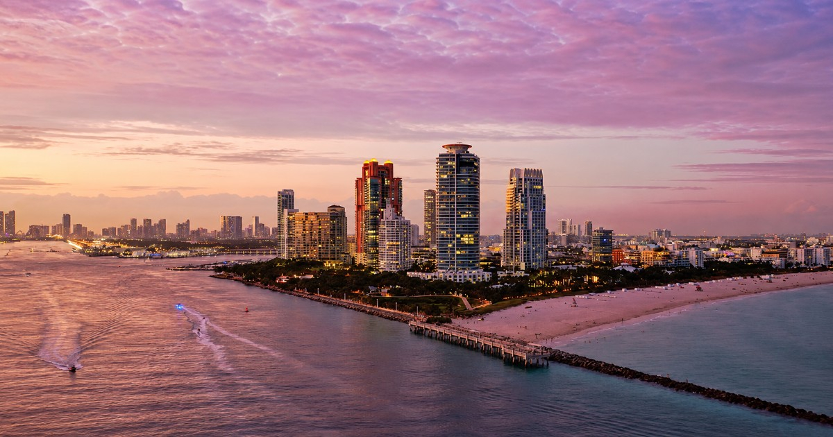 Latino Workers in Miami Express Concerns Over U.S. Economic Decline
