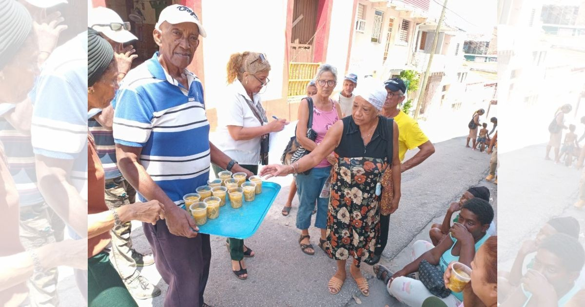 Small Business Supports Retirees with Soup During Bank Waits in Santiago de Cuba
