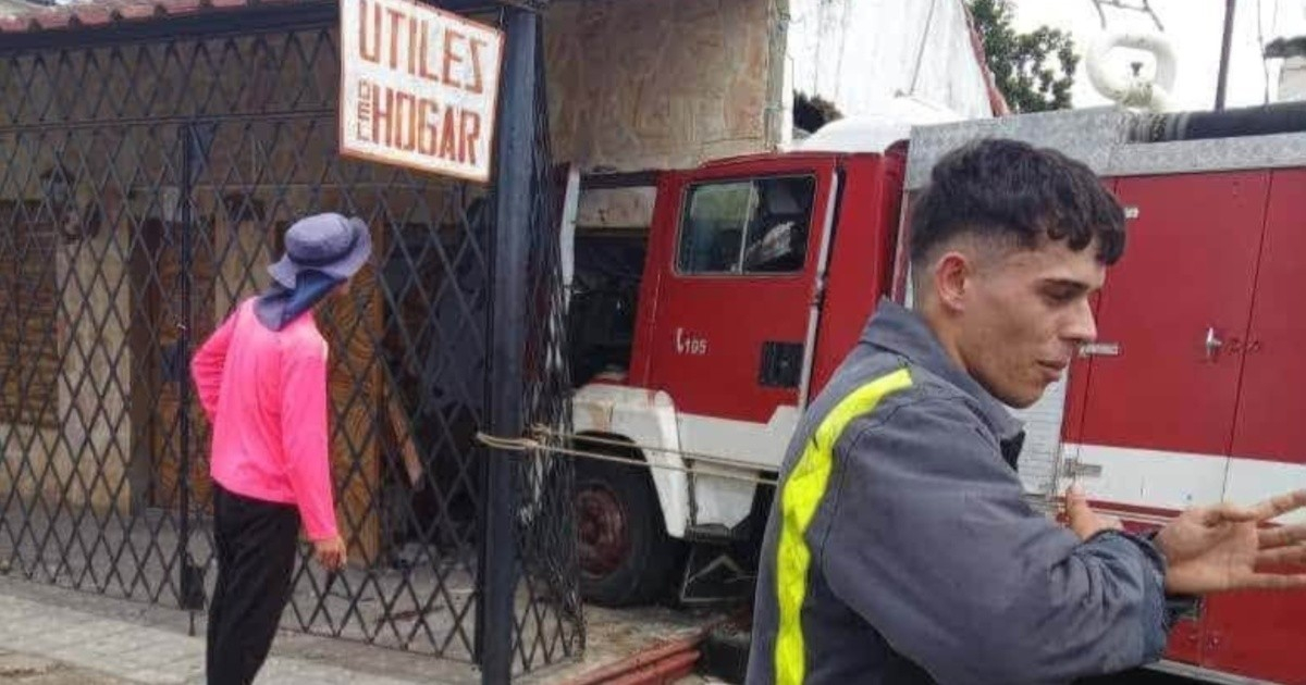 Fire Truck Crashes into Home in Placetas, Villa Clara