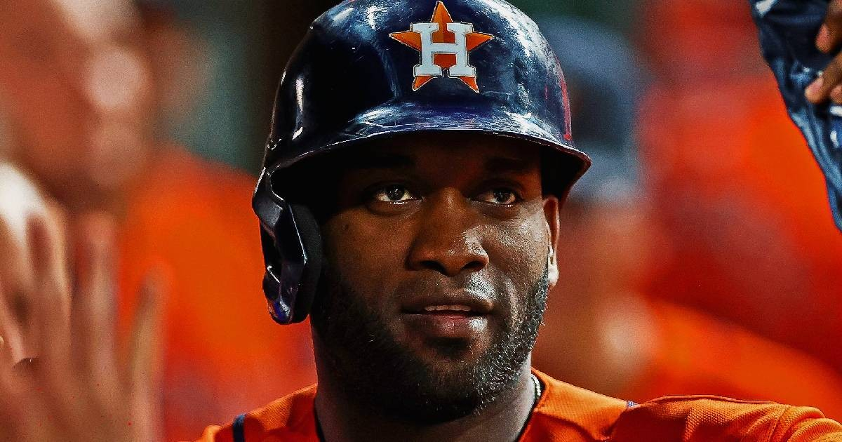 Yordan Álvarez Leads American League Triple Crown Race