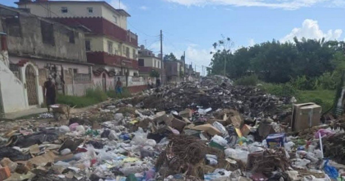 Residents of Cárdenas Demand Action: Waste Piles Threaten Health and Safety