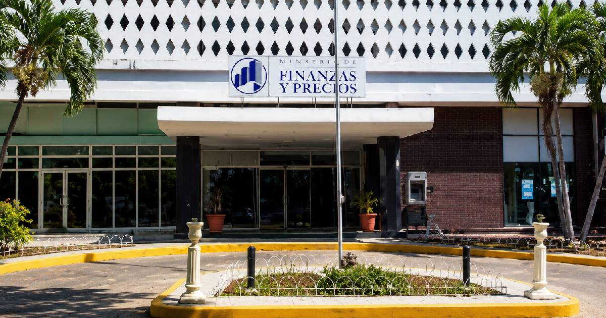 Council of Ministers Sets New Regulations for Cuban Ministries