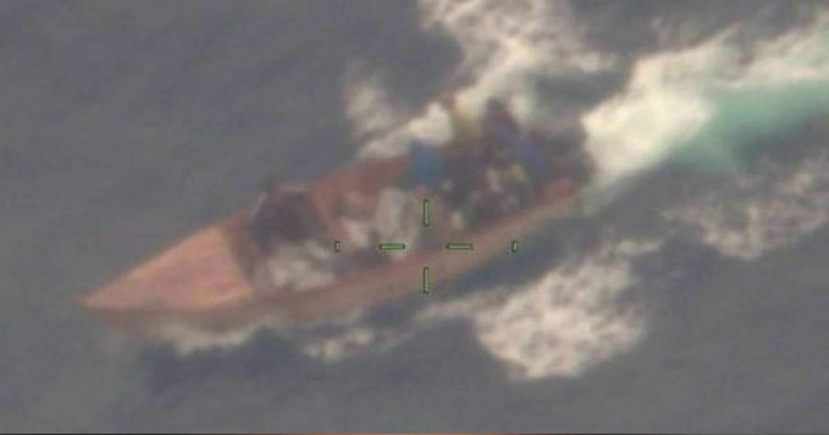 United States Coast Guard Returns 16 Dominican Nationals Intercepted in Mona Passage Near Puerto Rico