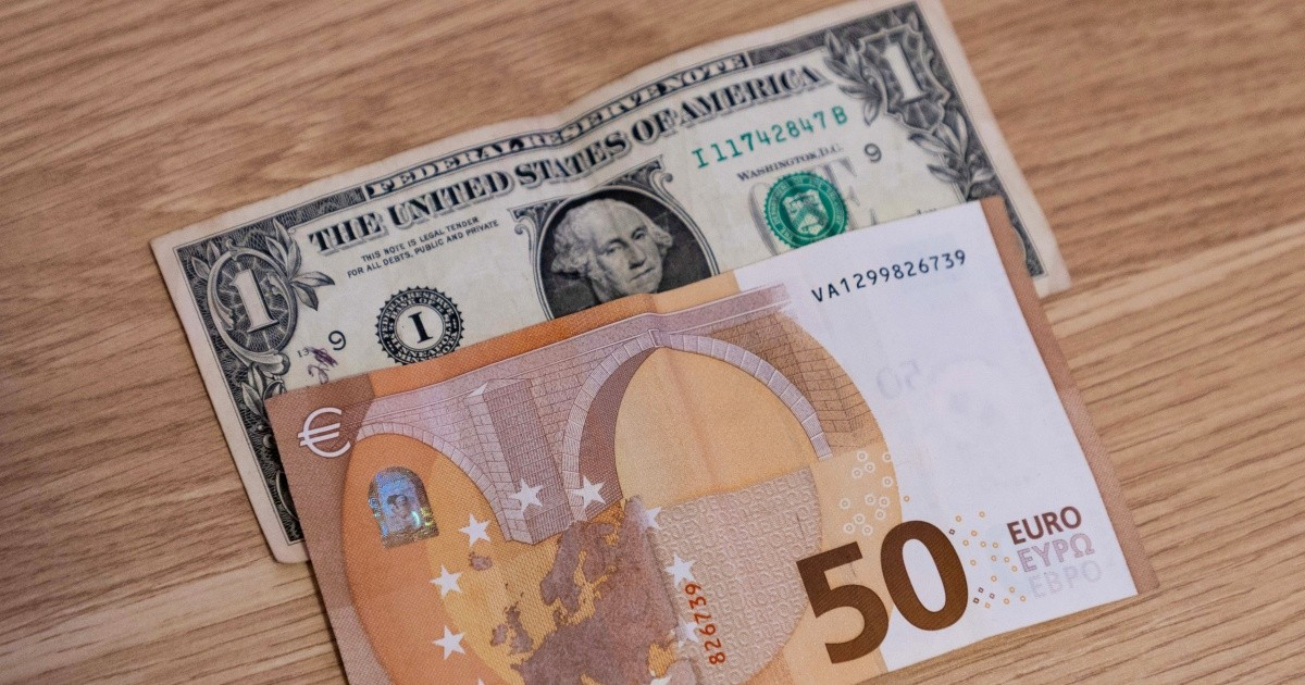 Dollar and Euro Surge in Cuban Informal Market as Saturday Begins