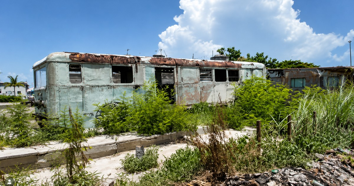 YouTuber Explores Hidden Trailer Park Village in Cuba, Uncovering Its Current State