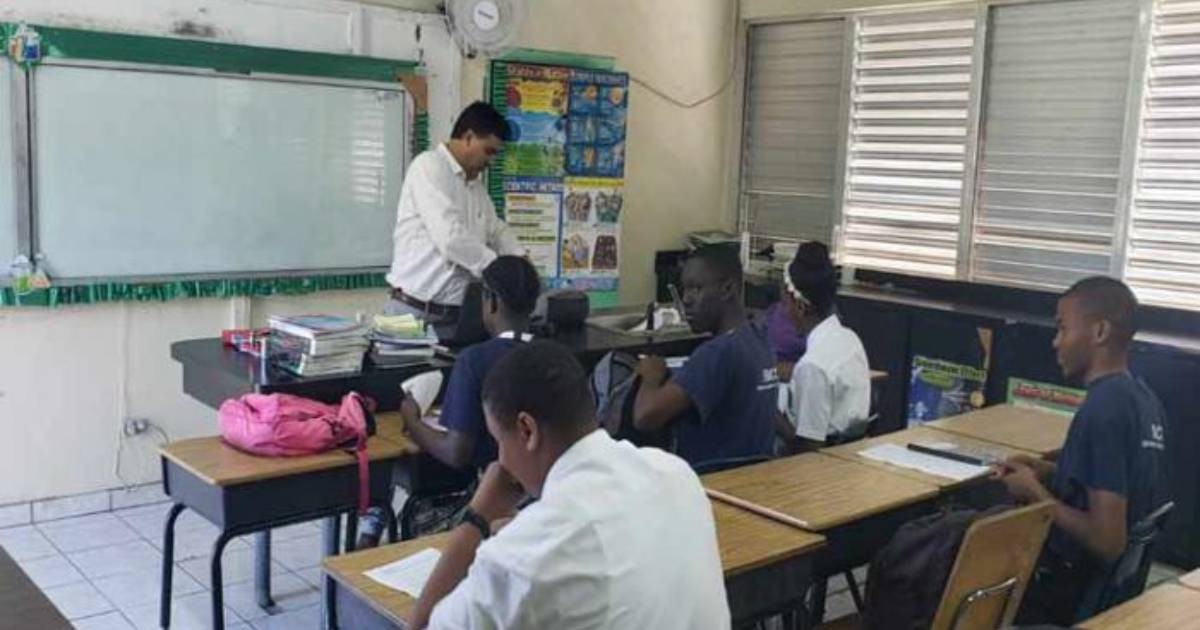 Cuban Missions in Bahamas Face Setback: 31 Teachers Lose Contracts and Medical Staff Await Fate