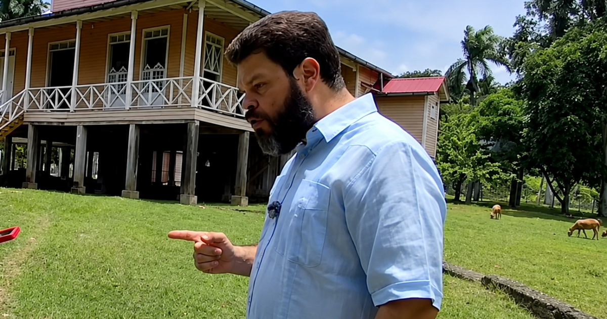Fidel Castro’s Grandson Sees Cuba as His Grandfather's "Scientific Experiment"