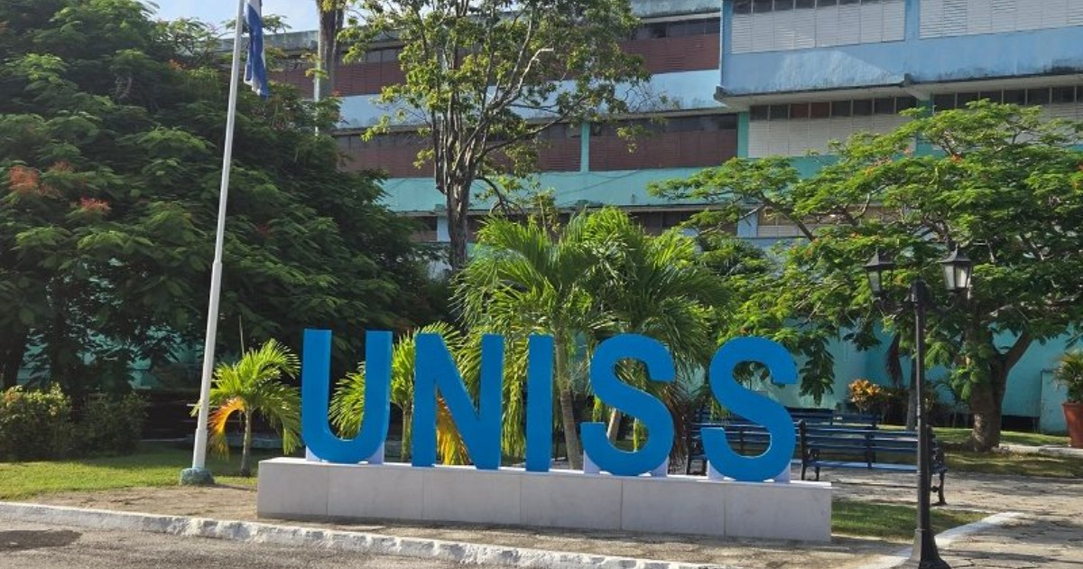 Cuban University Strives for 'Knowledge Miracle' Amid Power Outages and Distance Learning