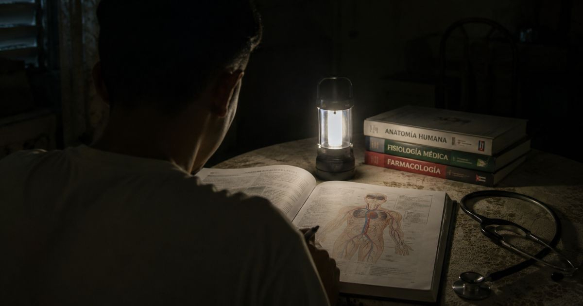 Electricity Crisis Deepens in Cuba: Only 990 MW Available for Nighttime Peak