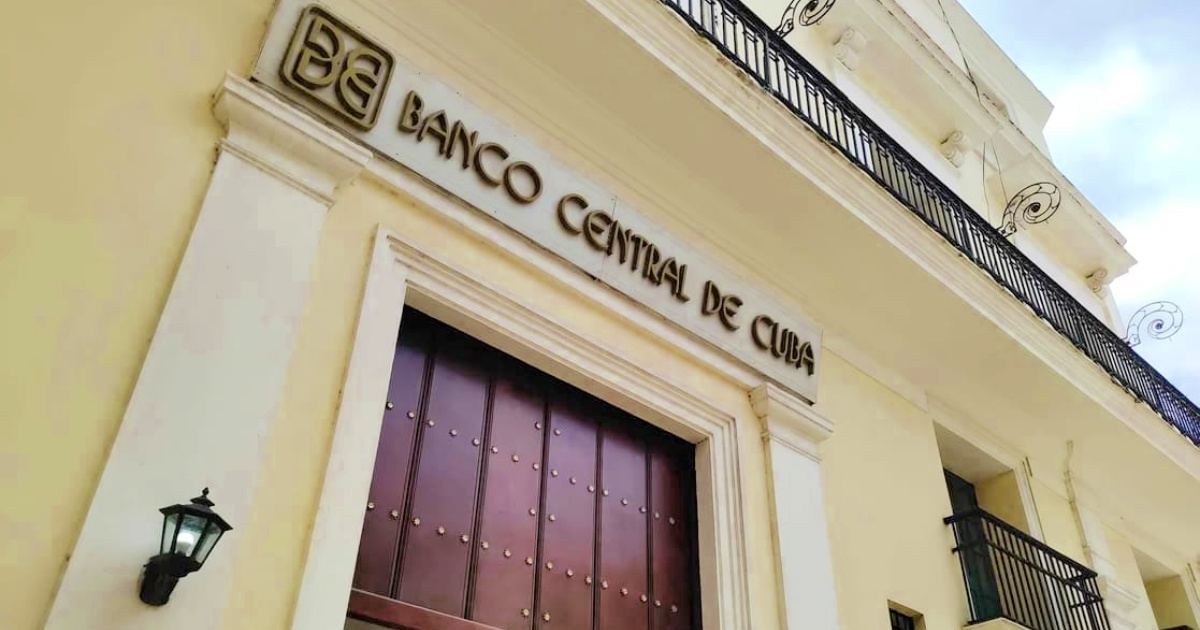Central Bank of Cuba Eases Foreign Bank Account Openings: Who Benefits?