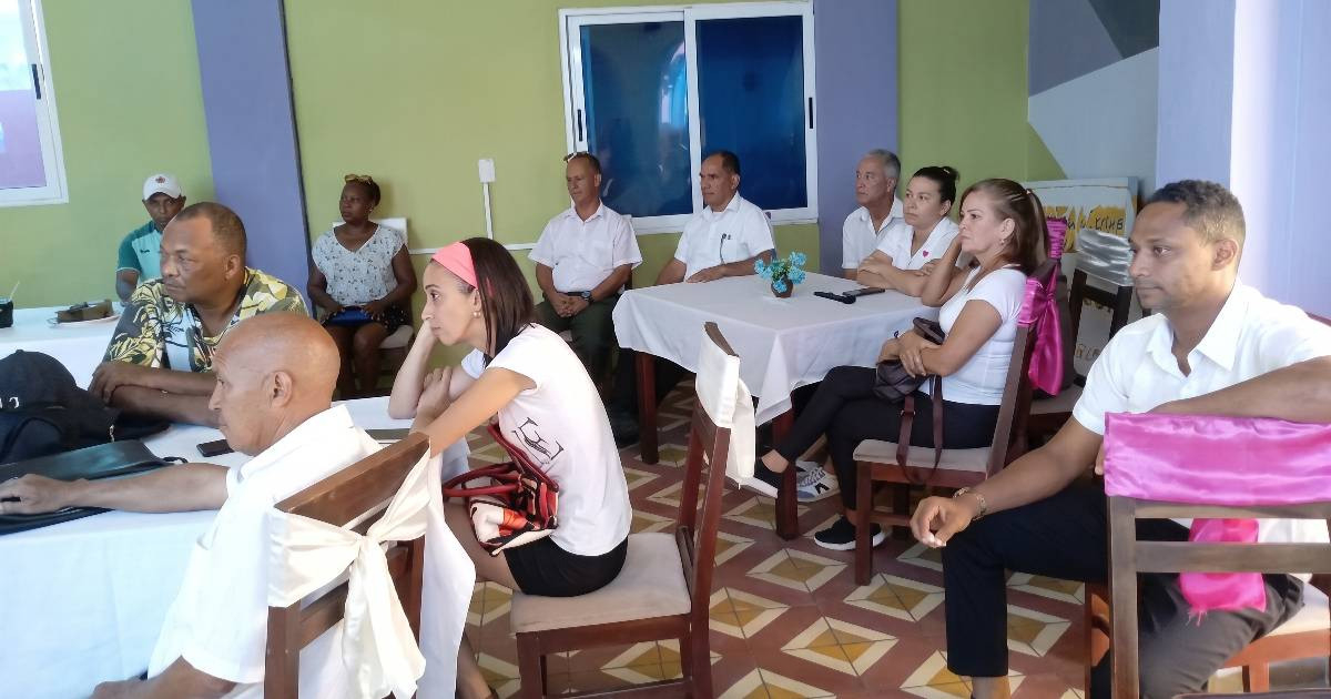 Guantánamo Commerce and Gastronomy Workers Unpaid for Two Months