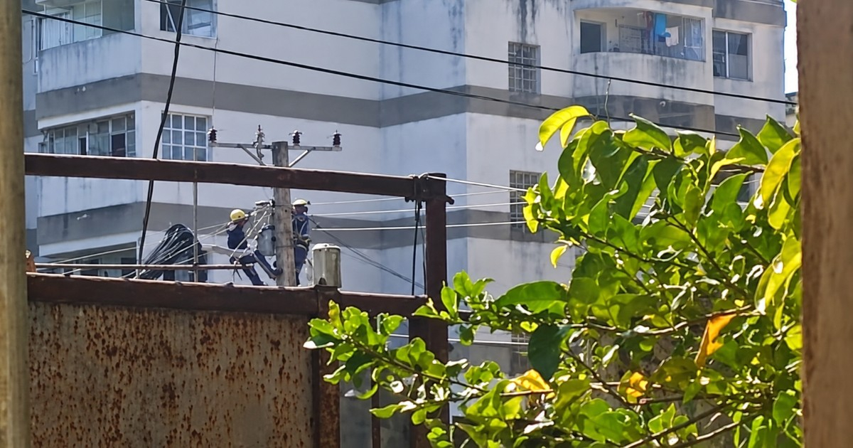 Tragedy Strikes in Guanabacoa as Lineman Dies from Electrocution While Repairing Transformer