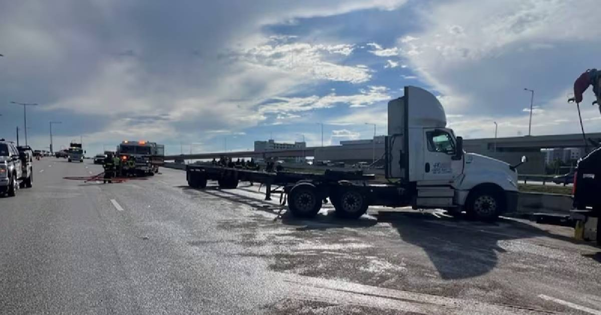 Fuel Spill Shuts Down Westbound Lanes on Dolphin Expressway