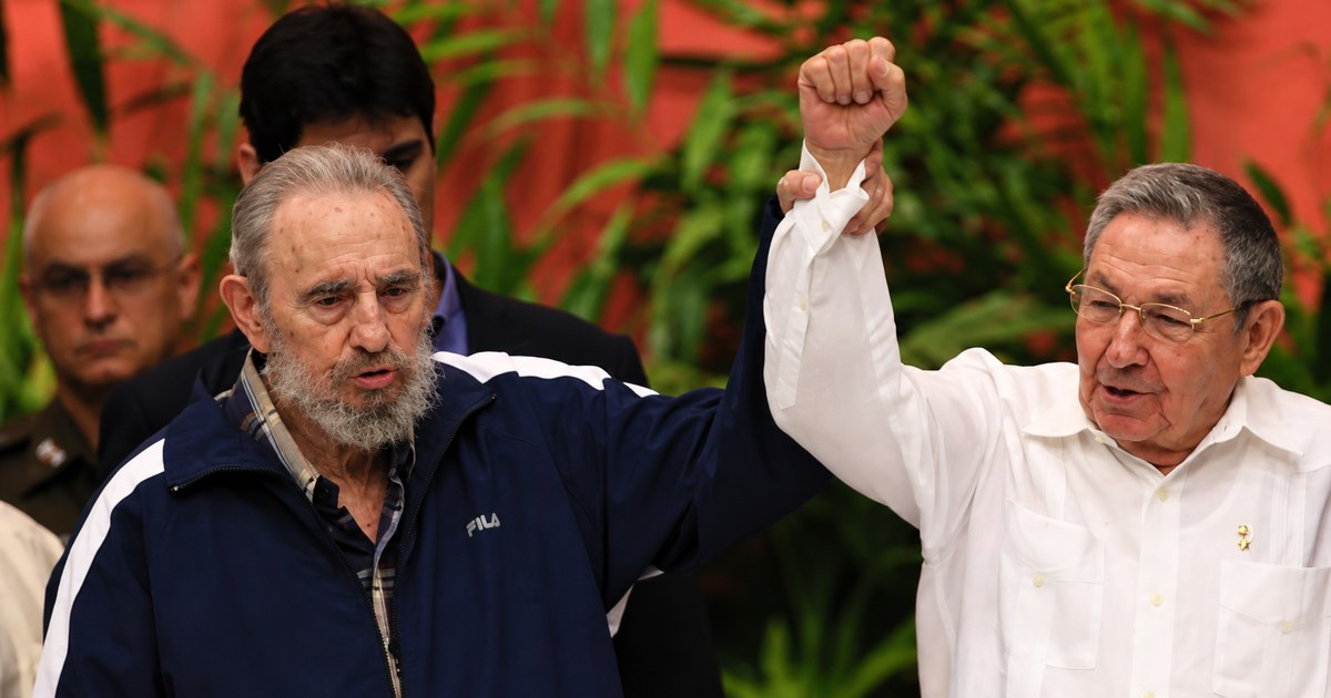 Fidel y Raúl Castro, en el VI Congreso del PCC de 2011. © Ismael Francisco / Cubadebate