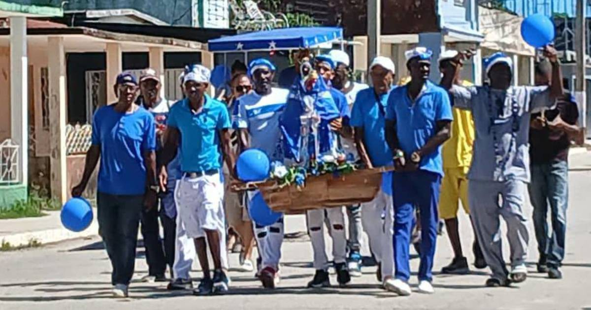 Faith on the Streets: Virgin of Regla Makes Historic Procession in Colón, Defying Rain in Matanzas