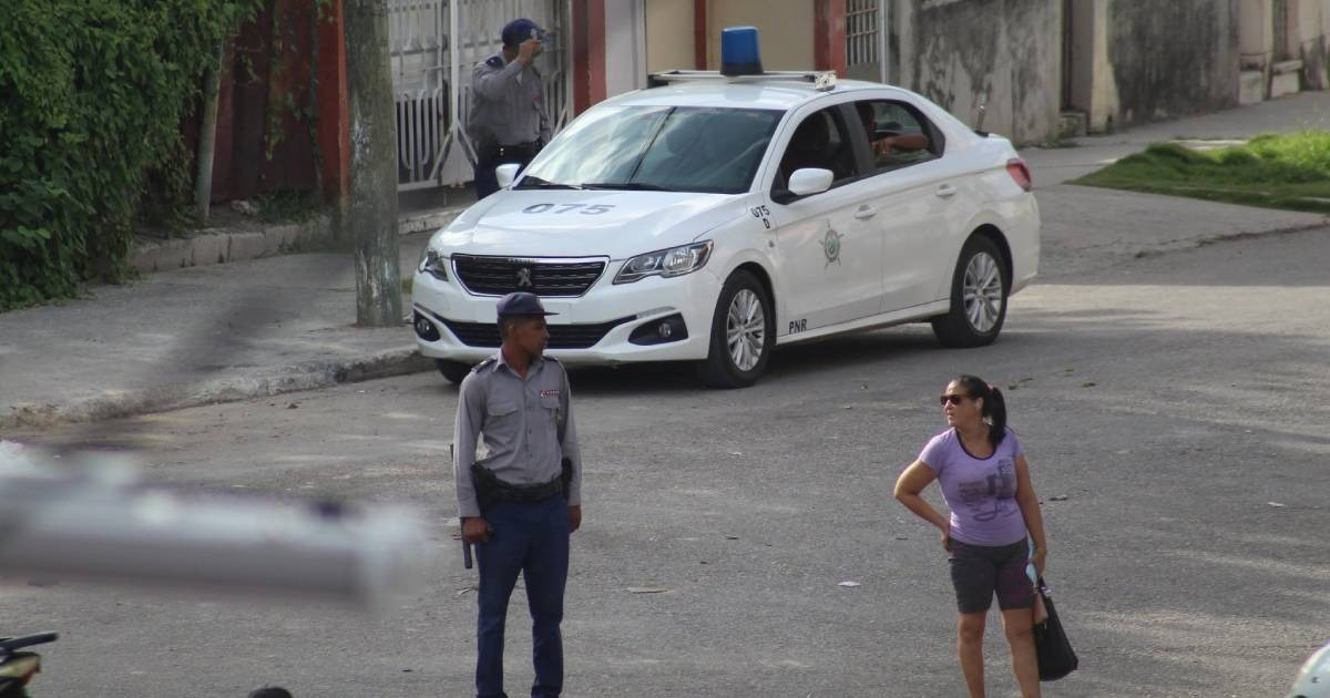 Surveillance on Patron Saint Day: State Monitors Ladies in White, Restricts Berta Soler