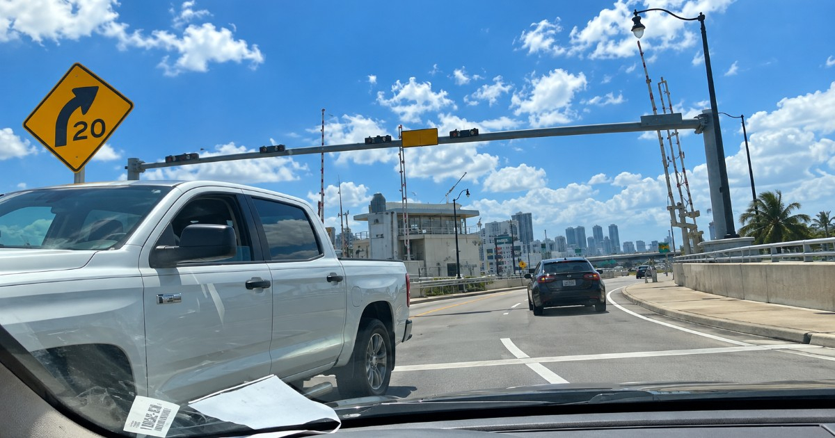 Cuban Driver Encounters Wrong-Way Vehicle on Palmetto: "This Is the Miami I Know"