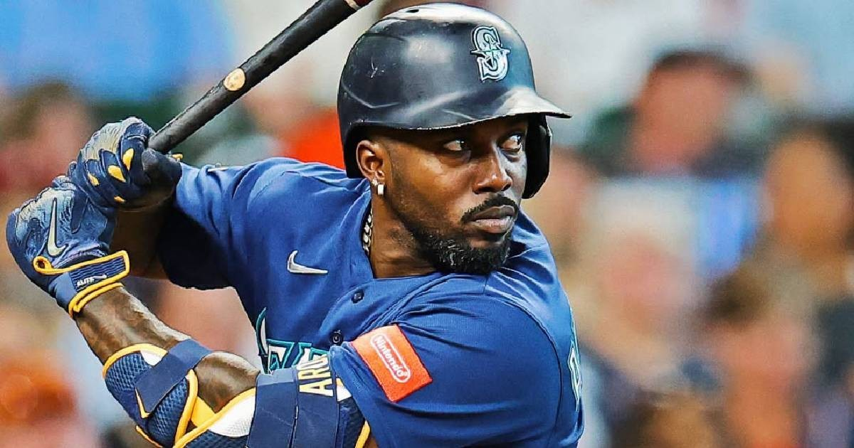 Randy Arozarena Shines with Two Home Runs in MLB Clash