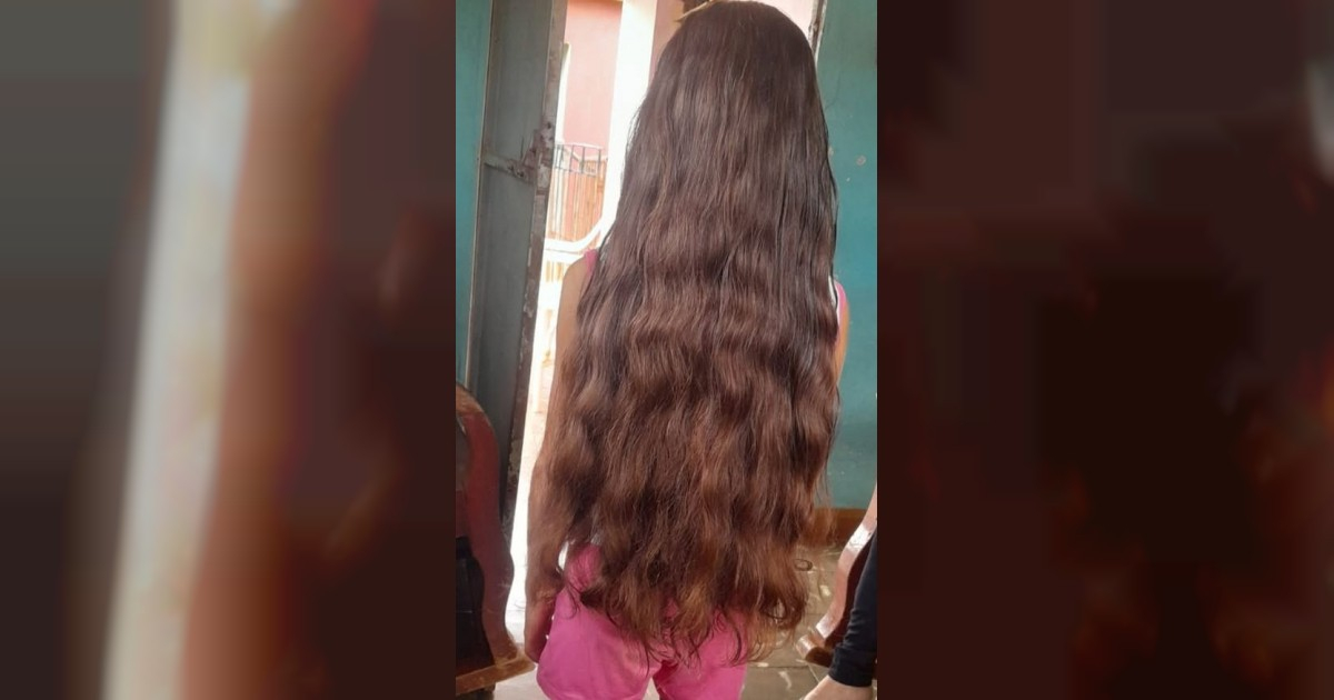 Young Cuban Girl Offers to Sell Her Hair to Buy a Rechargeable Fan for Family