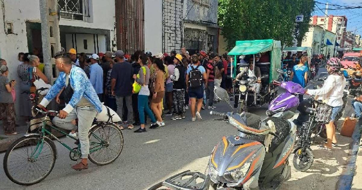 Long Lines in Holguín for Powdered Soft Drinks: "The Only Place to Get It"