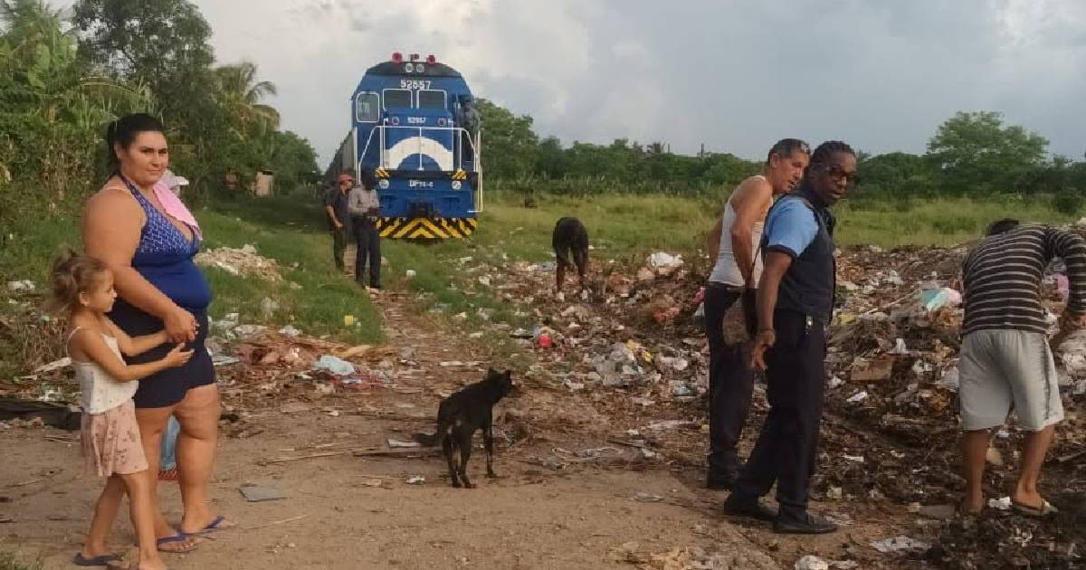 Train Service from Havana to Guantánamo Halted by Massive Garbage Heap in Las Tunas