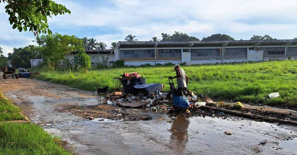 Cuban Resident from Boyeros Raises Alarm Over Water Contamination and Demands Action