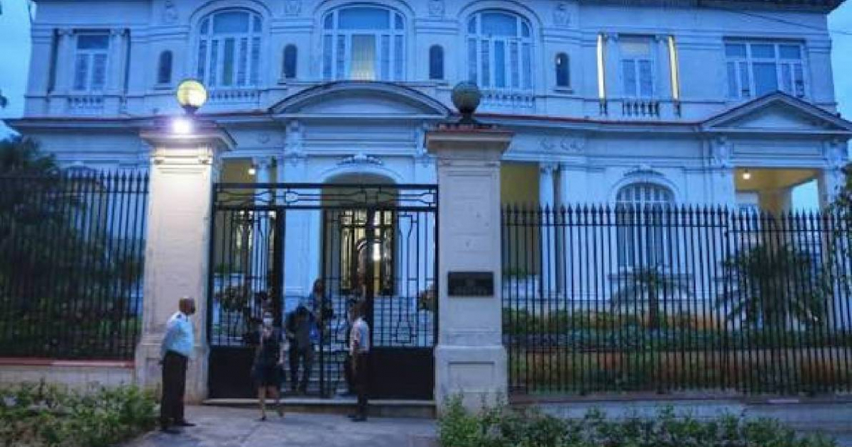 Cuba Introduces New Hiring and Payment Regulations for Artists
