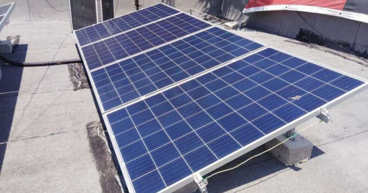 Cuban Man Apprehended for Allegedly Stealing Solar Panel from Rooftop in Jovellanos, Matanzas