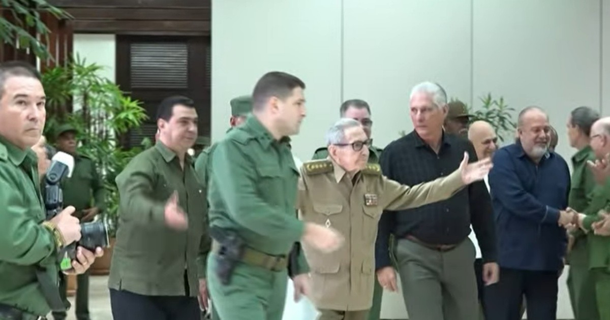 Raúl Castro's Message to Defense Workers: A Call for Unity Amidst a Nation in Ruins