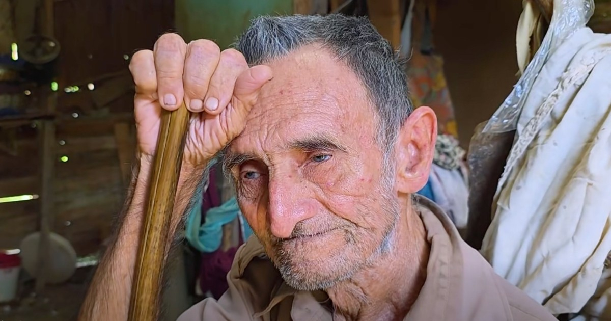 Blind and Alone in Holguín: Elderly Man Struggles Against Hunger and Hardship