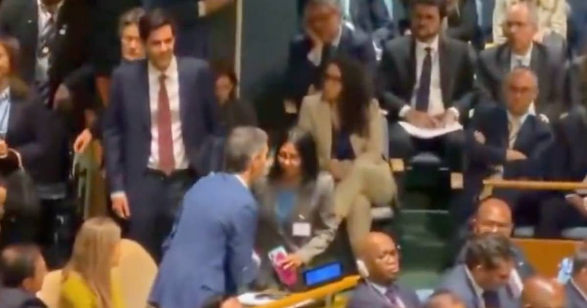 Delcy Rodríguez's Unconventional Gesture at the UN: An Embrace for Spain's Pedro Sánchez