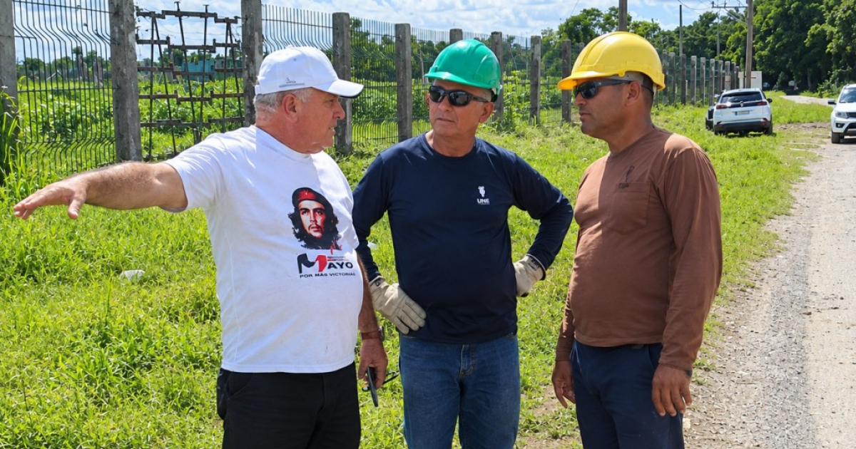 Cuban Power Struggles: Director's Visit Sparks Ironic Reactions