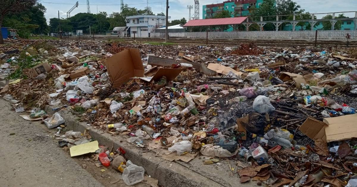 Massive Garbage Dump Near Las Tunas Railway Sparks Outrage Among Residents