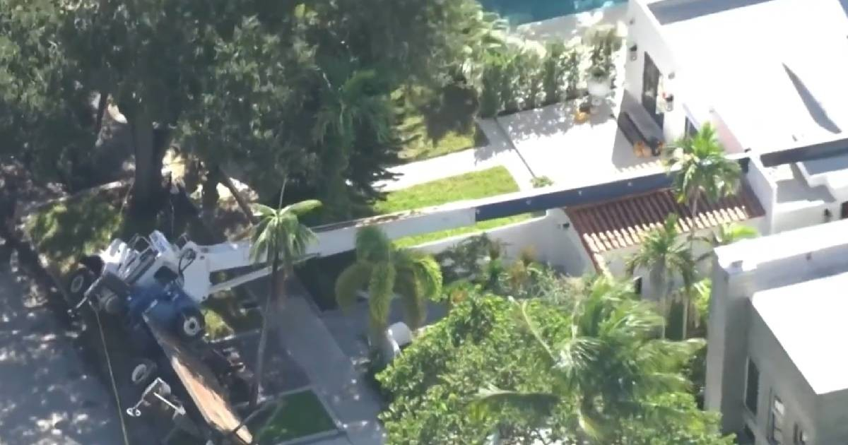 Cranes Crash Through Roof of Fort Lauderdale Home