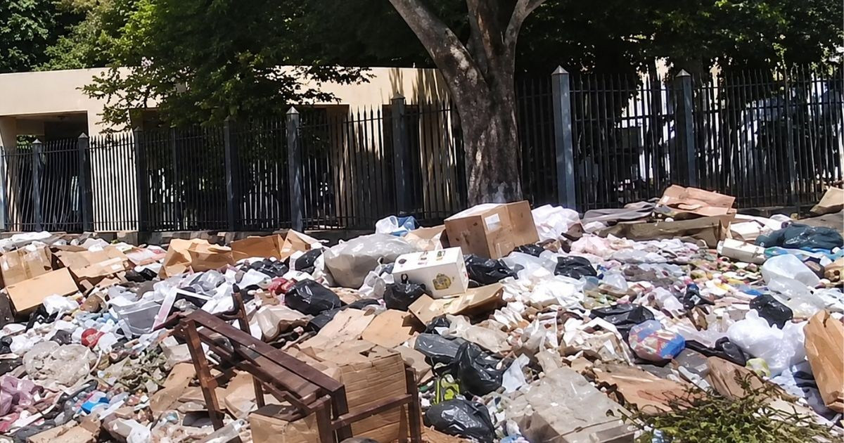 Cuban Writer Criticizes Indifference Towards Garbage Crisis: "The Great Stench"