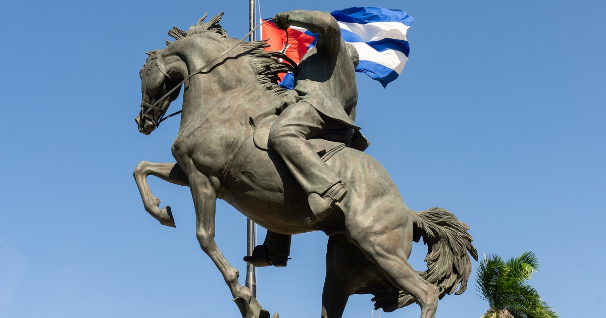 José Martí, en el Parque 13 de marzo © CiberCuba