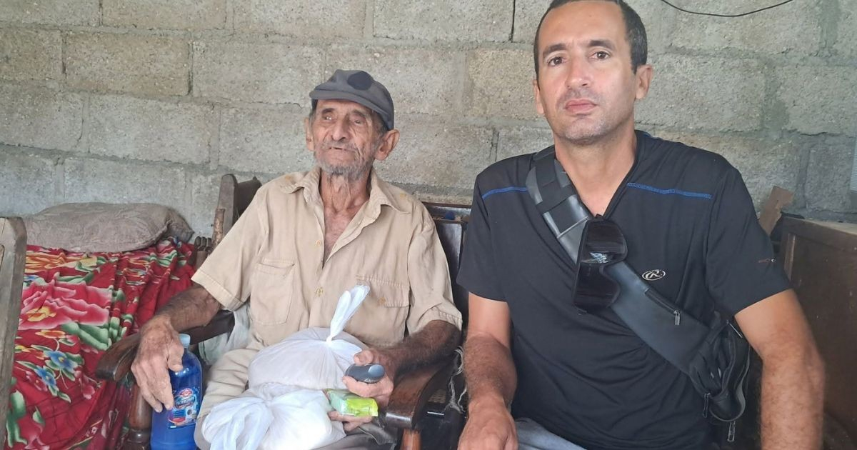 Blind Elderly Man in Holguín Saved from Starvation by Community Support