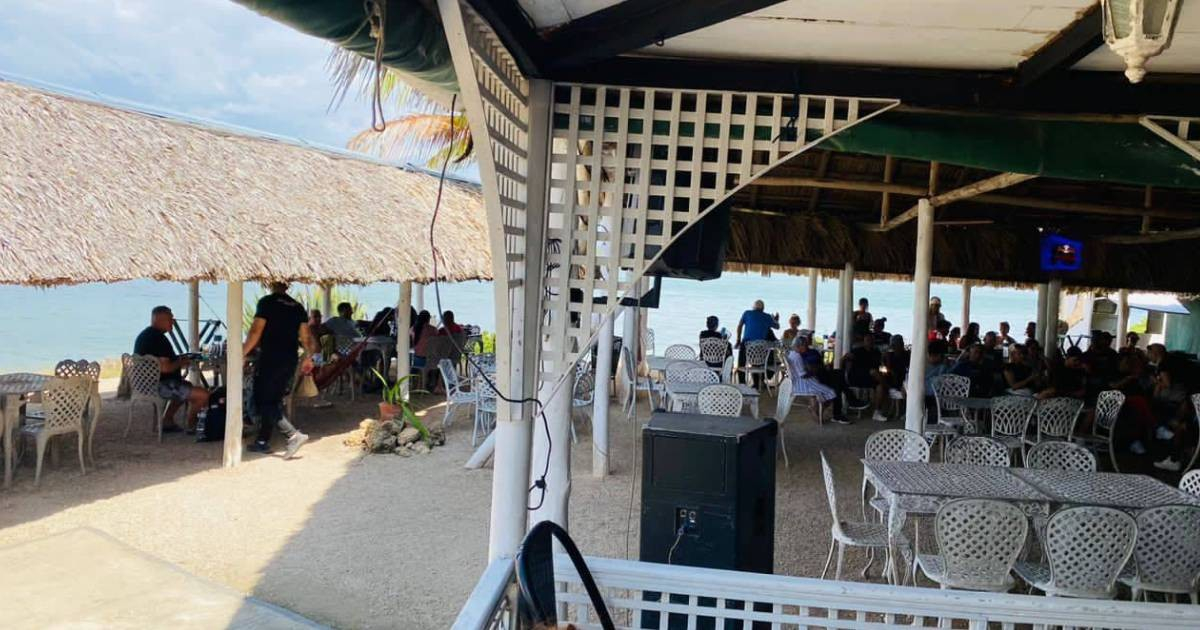 Cienfuegos Restaurant Overcharges Customers by 7,000 Pesos, Seeks Them Out for Refund