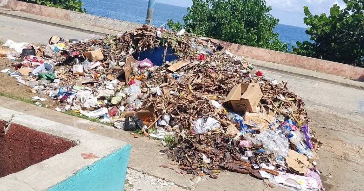 Growing Garbage Pile Near Baracoa's Seawall Raises Concerns Over Odors and Pests