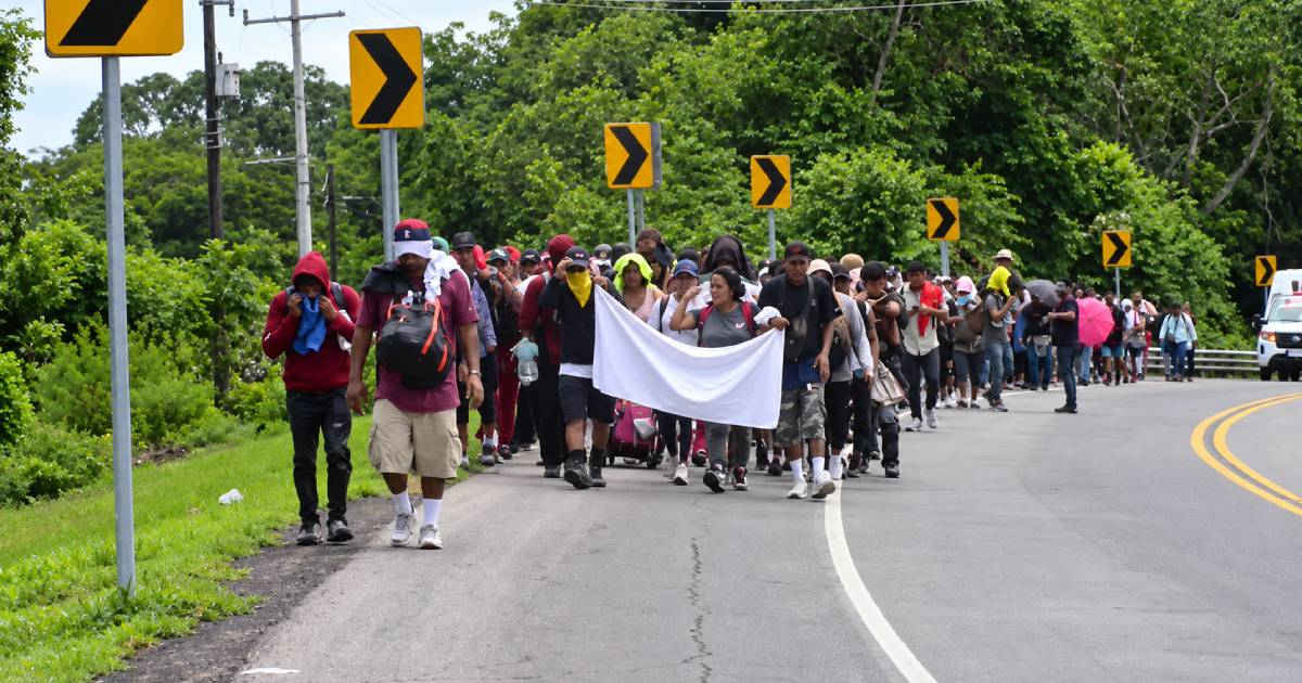 US Border Patrol Closely Watches Migrant Caravan Progressing Through Mexico, Including Cuban Migrants