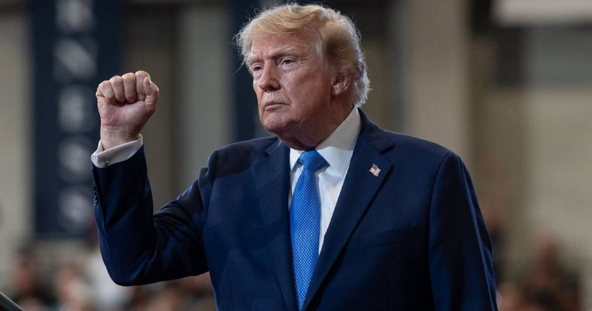 Trump Praises Hispanic Community at White House Event: "I've Loved Them from the Start"
