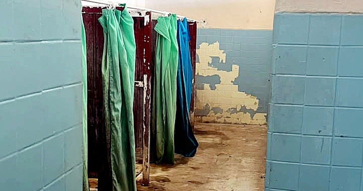 South African Medical Students Criticize Dire Living Conditions in Cuba: Overcrowded Bathrooms, Water Shortages, and Illness-Inducing Food