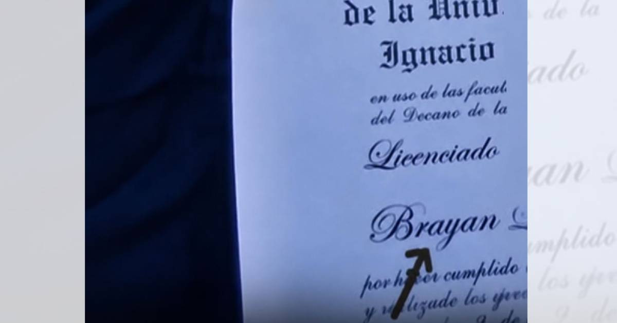University of Camagüey Graduate Receives Diploma with Misspelled Name Despite ID Check