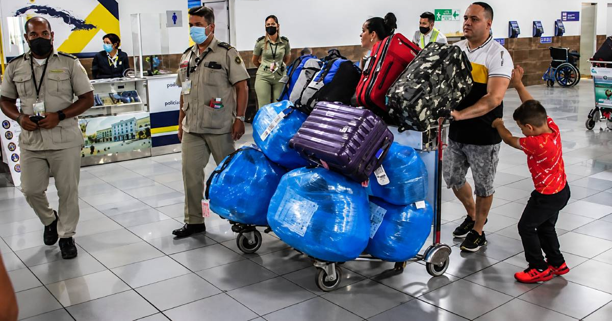 Cuban Customs Sets Restrictions on Importing Cell Phones, Computers, and Appliances
