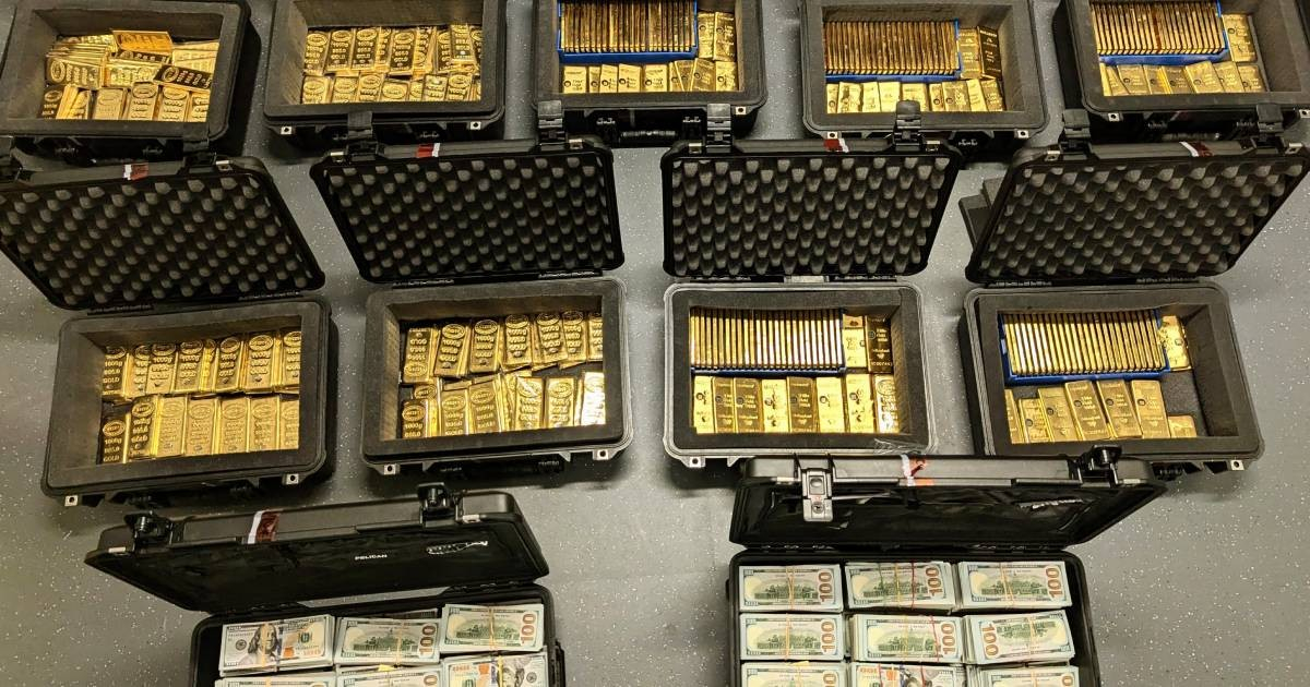 Former CIA Official Admits to $194 Million Fraud: Bought 298 Gold Bars and Luxury Properties in Florida