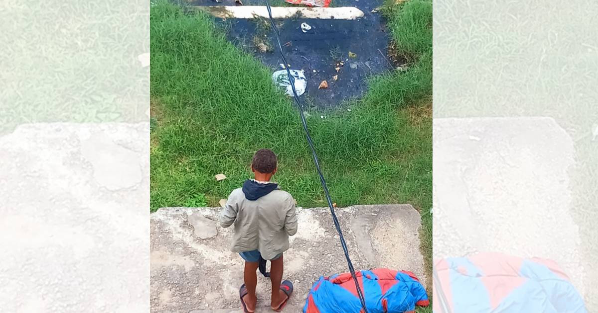 Homelessness and Sewage: A Scene of Neglect in El Vedado