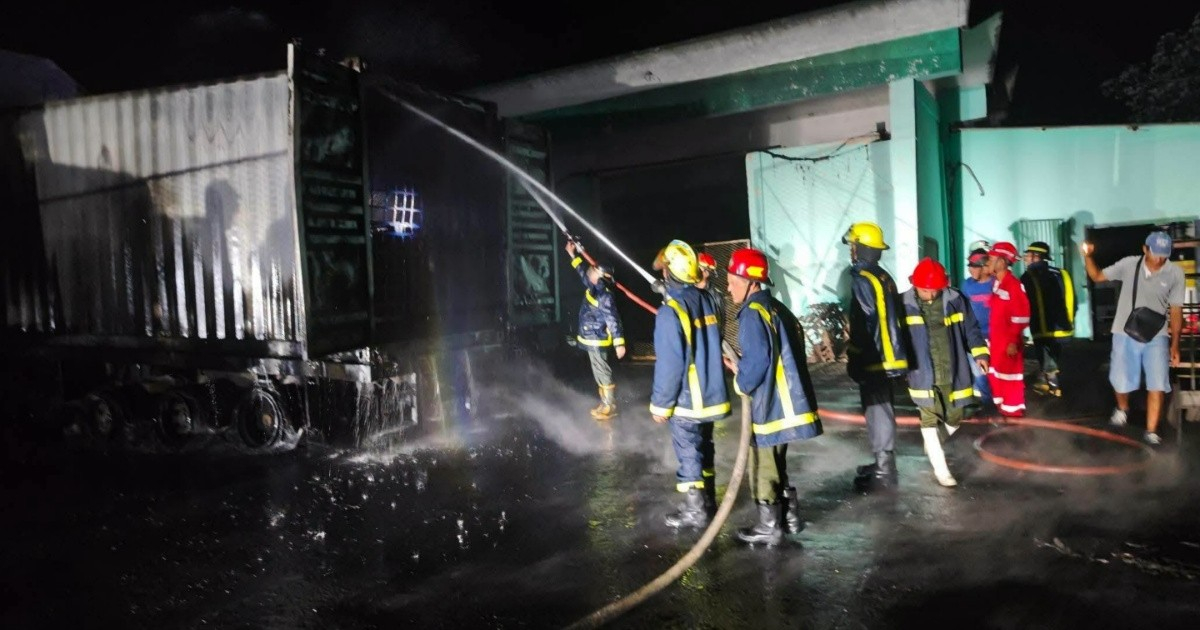Fire at Azutecnia Fuel Tank in Manzanillo Extinguished: Possible Cause and Identities of the Injured Unveiled